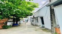 Bán gấp nhà sân vườn