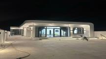 Bán nhà sân vườn ngay mặt tiền đối diện trung tâm thương mại tương lai
